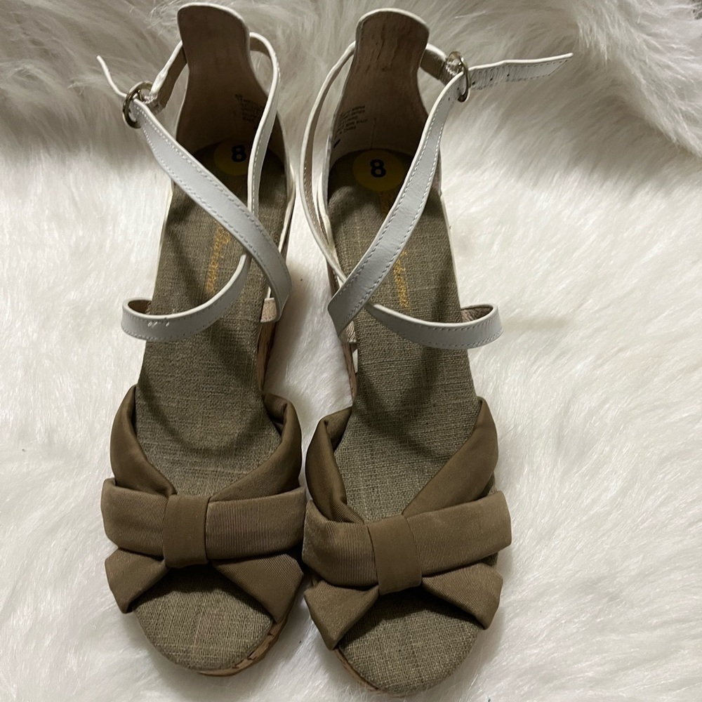 Tommy Bahama NINIVA Sandals Taupe Brown And Cream Cork Wedge Heel Buckle.